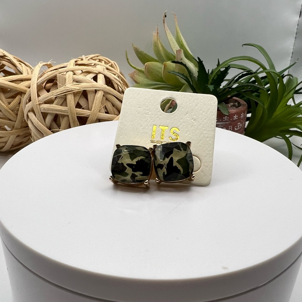 It's Sense 14KT Gold Plated‎ Surgical Steel Earrings NEW
